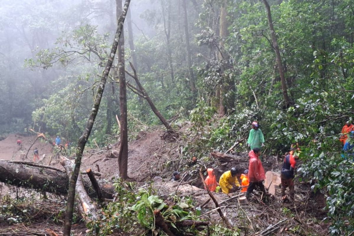 Longsor di Jalur Pacet, Akses Batu-Mojokerto Terputus, Lalu Lintas Dialihkan