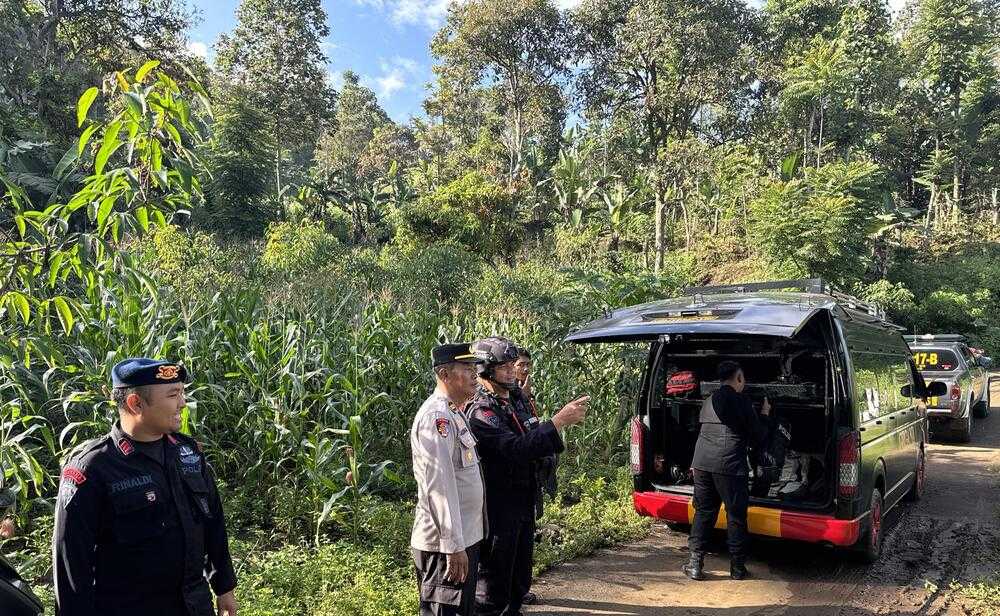 Brimob Polda Jabar Musnahkan Mortir Temuan Warga di Leles Garut, Diduga Peninggalan Zaman Perang