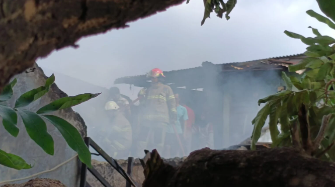 Gudang Plastik Pasar Kemiri Muka Depok Terbakar, Petugas Sempat Alami Kesulitan Akses