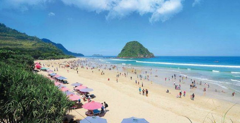 Intip, Pesona dan Daya Tarik Pulau Merah di Banyuwangi